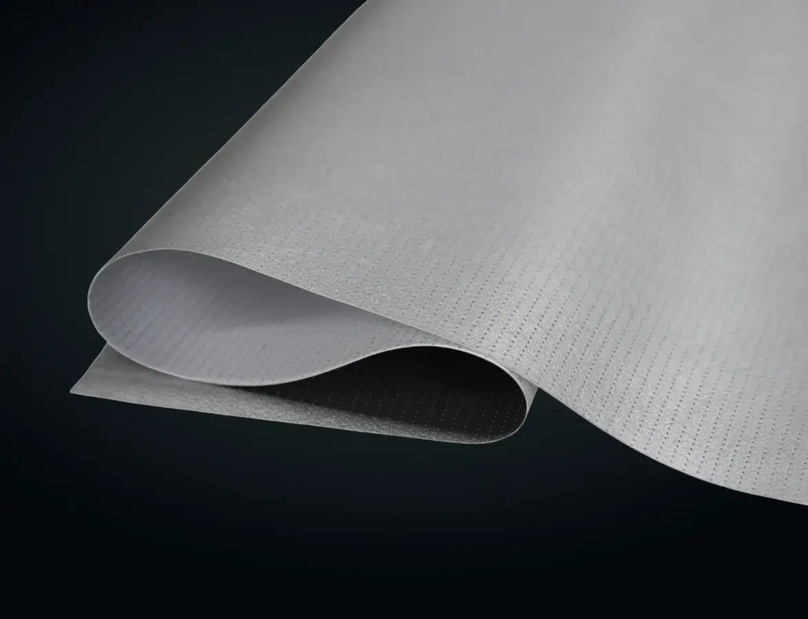 Projection screen for digital cinema
