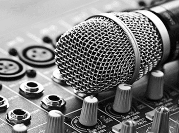 Audio vybaveni - mikrofon a mixpult
